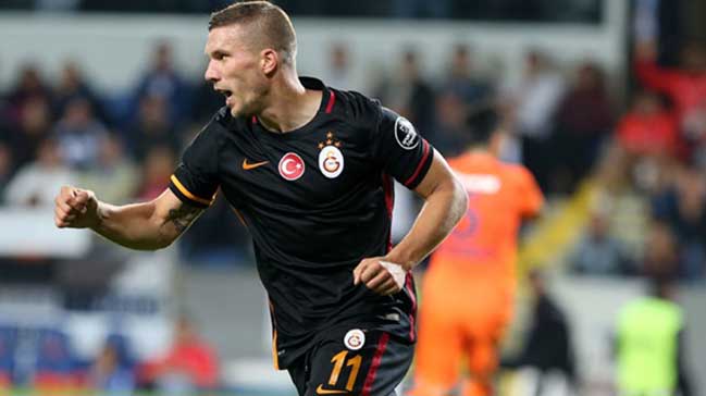 ŞOK! Podolski sakatlandı!