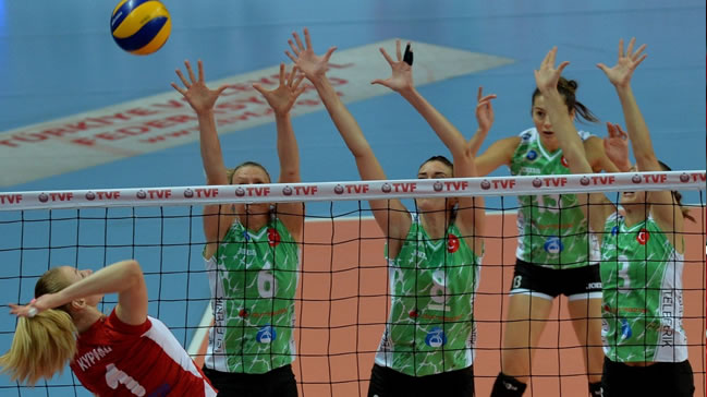C. Göllü Voleybol Turnuvası sürüyor