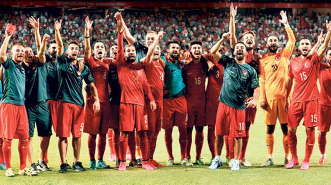 A Milliler sahaya siyah bantla çıkacak