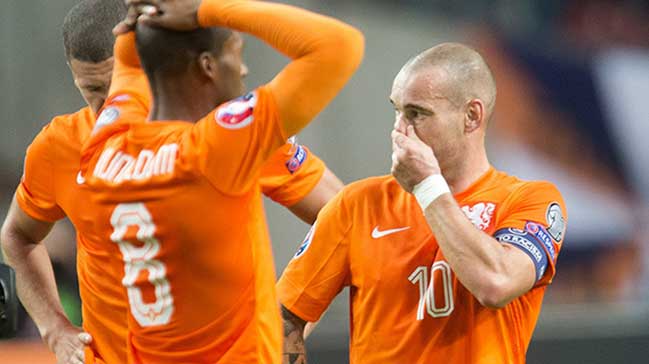 Sneijder ve Van Persie perişan