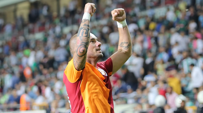 Sneijder'a en baba hediye!