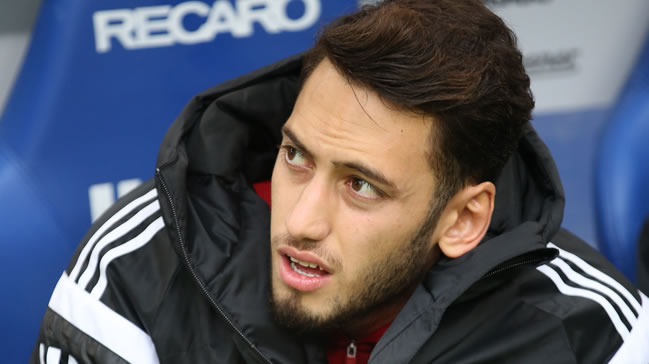 Hakan Çalhanoğlu'na büyük tepki!