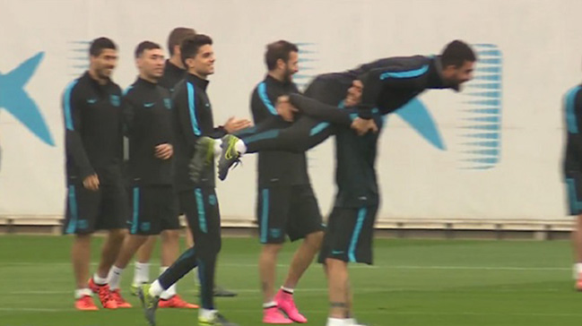 Arda Turan, Barcelona'da omuzlarda!
