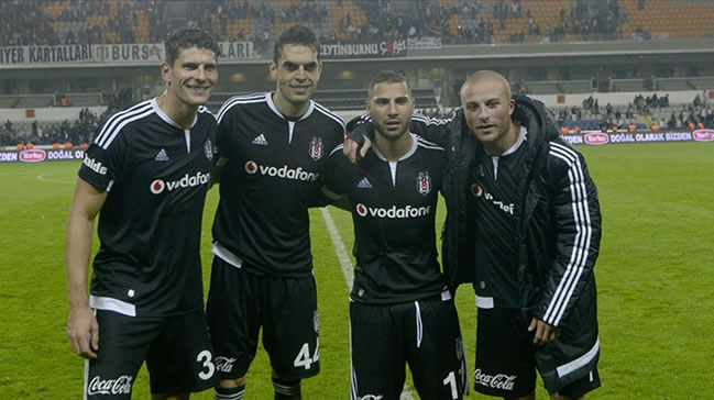 Gomez & Q17 dönmek istemiyor!
