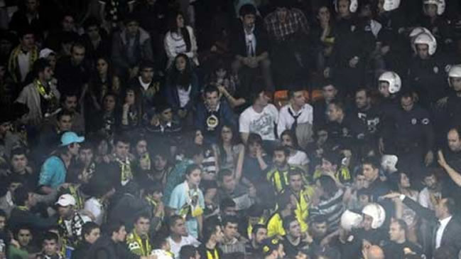 Federasyon'dan G.Saray ve F.Bahçe'ye ceza!