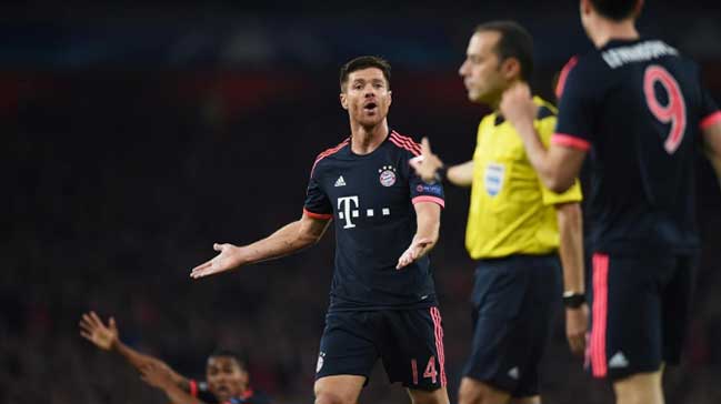 UEFA, Cüneyt Çakır'ı örnek gösterdi!