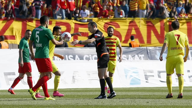 'Cüneyt Çakır Avrupa'da maç yönetemez!'