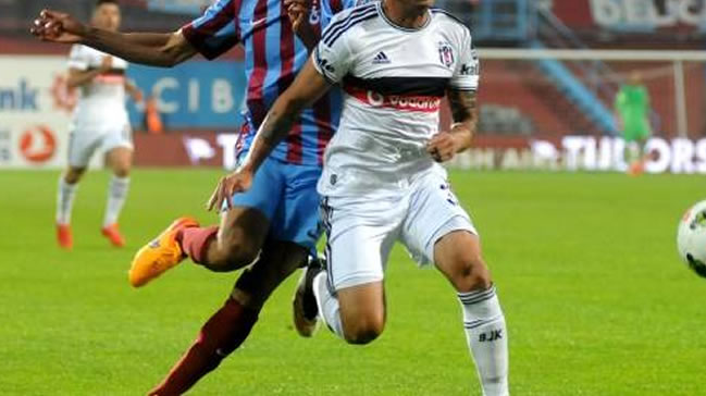 Yıldız futbolcu resmen ayrıldı!