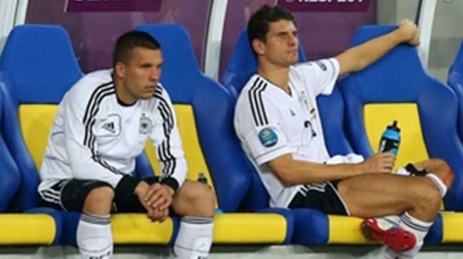 Gomez ve Podolski büyük şokta!