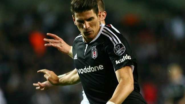 Gomez Demba Ba'yı solladı