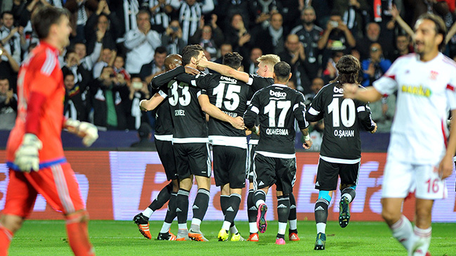 Beşiktaş zirveyi bırakmadı!