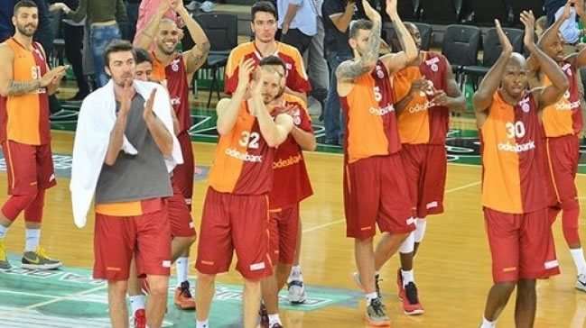 Aslan komşuda kükredi!