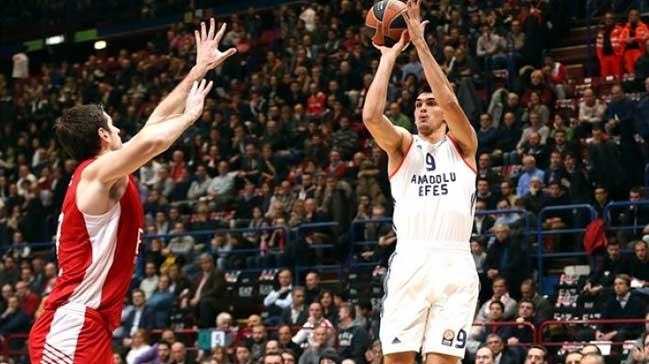 Anadolu Efes, Milano'dan eli boş döndü!