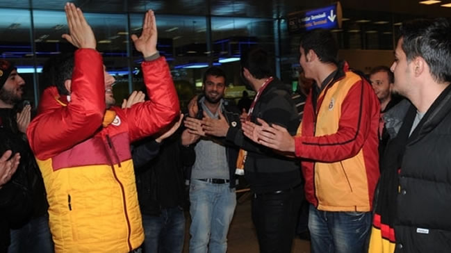 Taraftardan G.Saraylı futbolcuya şok sözler!