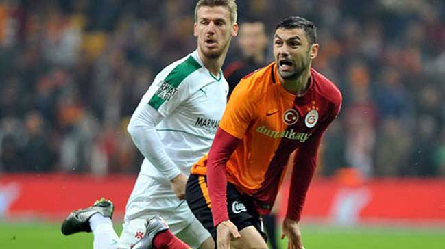 Burak, hakemin kararını değiştirtti!