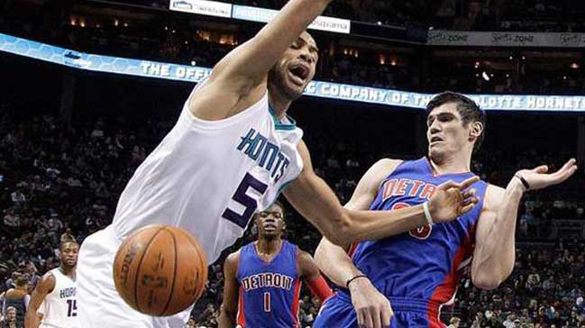 Ersan İlyasova'dan double double