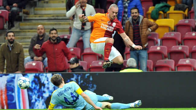 Sneijder'in aklı derbide!