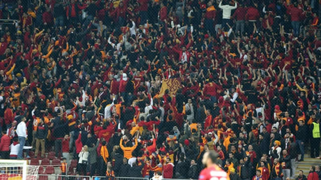 Tribünlerde 'yönetim istifa' sesleri