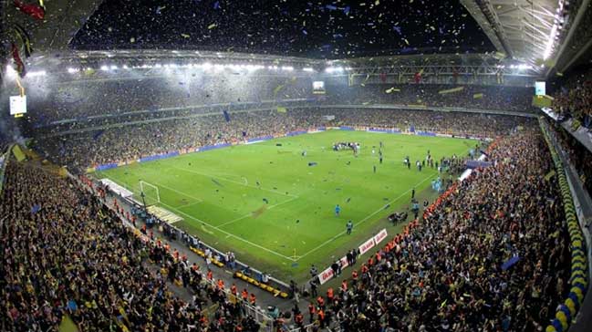 Kadıköy'de Başakşehir'e 3 kişilik destek!