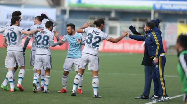 Fener gençleriyle güle oynaya!