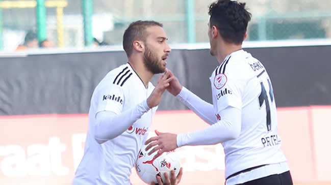 Golcüler el ele zafere taşıdı!