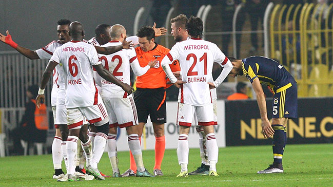 Sivas'ta hakem isyanı! İkinci gol...