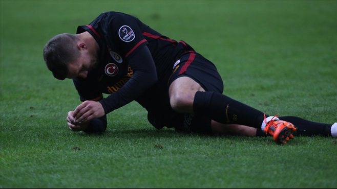 Burak ve Sneijder'dan sonra Podolski şoku!