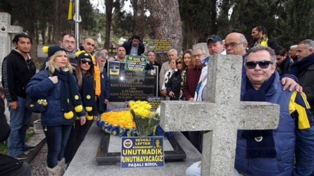 Lefter Küçükandonyadis mezarı başında anıldı