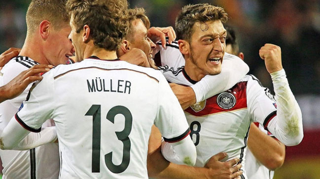 Mesut Özil Almanya'nın en iyisi seçildi