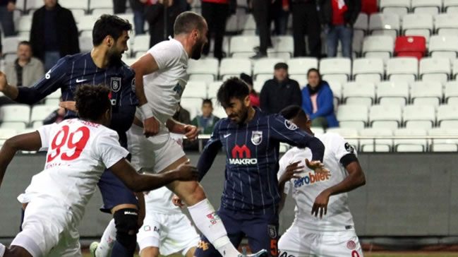 Başakşehir'i Eto'o da durduramadı!