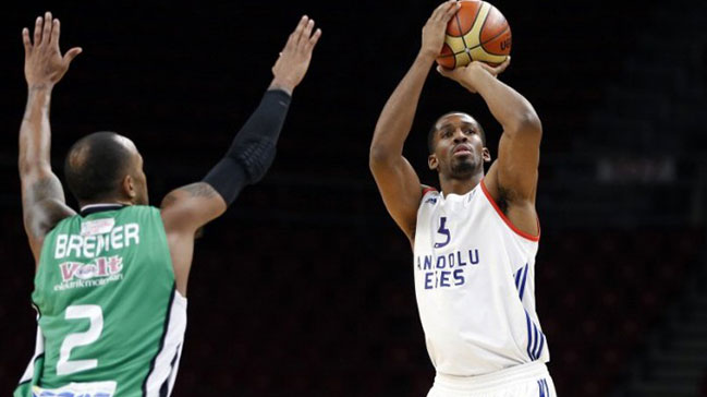 Anadolu Efes, lider bitirdi