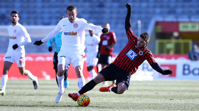 Üzülmez'in Gençler'i Antalya'yı da devirdi!