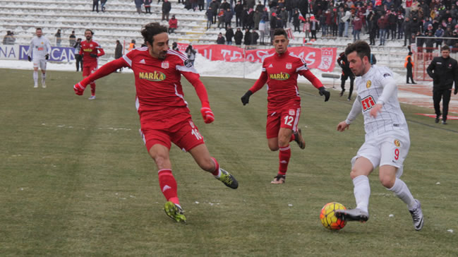 EsEs Yiğido'yu ateşe çekti!