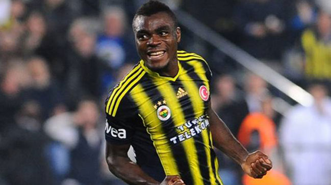 Emenike imzayı atıyor...