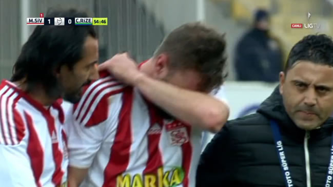 Sahayı gözyaşları içinde terk etti!