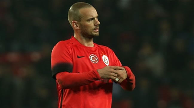 Sneijder Paris'e gidiyor!