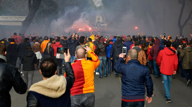 Galatasaraylılar İtalya'da siyasi kriz çıkardı!