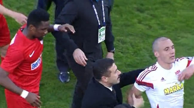 Aatif ve taraftarlar arasında olay çıktı!