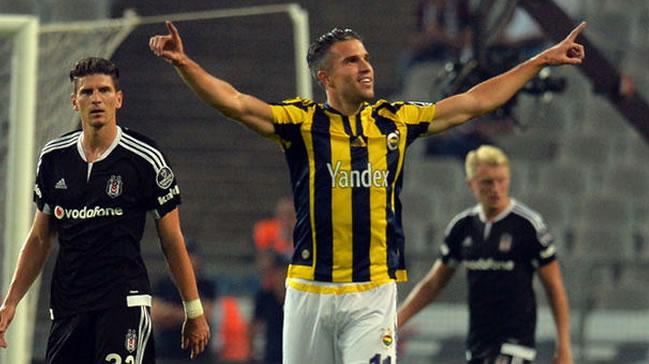 Derbide resmen Van Persie