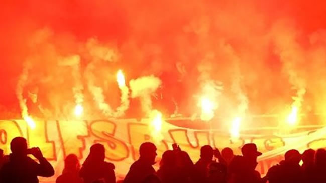 Yedek kulübesine meşale attılar