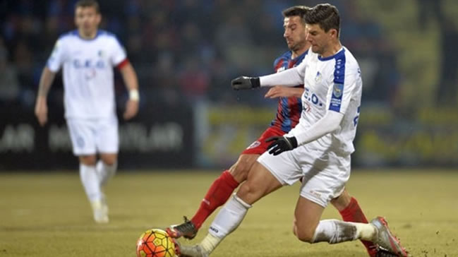 Aynı takımdan 14 futbolcuya 15 kart!