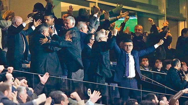 Aziz Yıldırım'ın coşkusu!