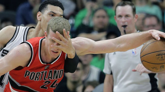 Spurs evinde 34. galibiyetini aldı