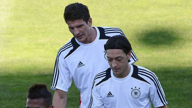 Mesut Özil: Mario Gomez tam aradığımız golcü