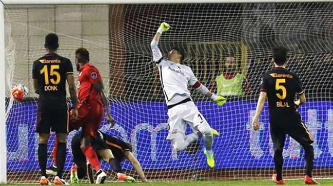 Muslera rekor kırdı!