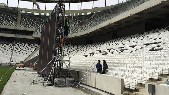 Vodafone Arena'da parmaklık yerine cam olacak