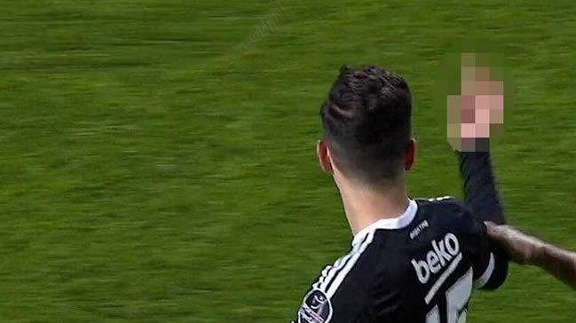 Oğuzhan Özyakup'tan olay hareket