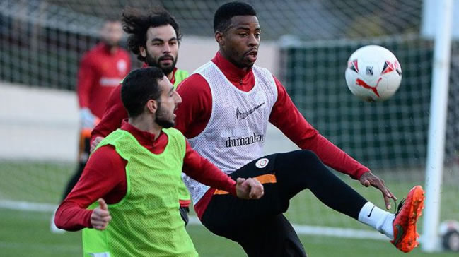 Ryan Donk yerine dönüyor