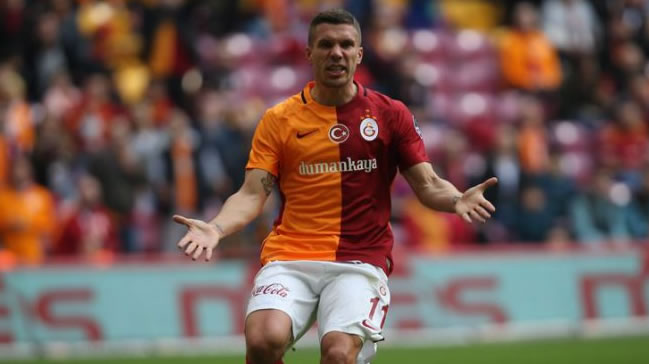 Podolski bilerek mi oynamıyor?