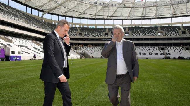 Vodafone Arena'da sürpriz konuk! Aziz Yıldırım...
